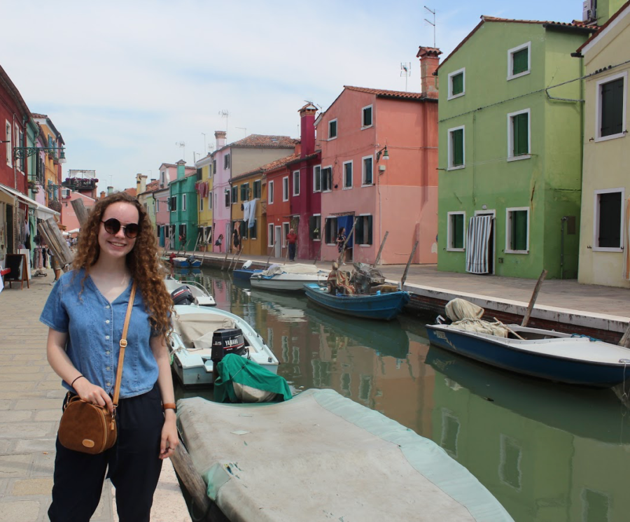 Pictured%3A+Janelle+Dempsey+in+Burano%2C+Italy